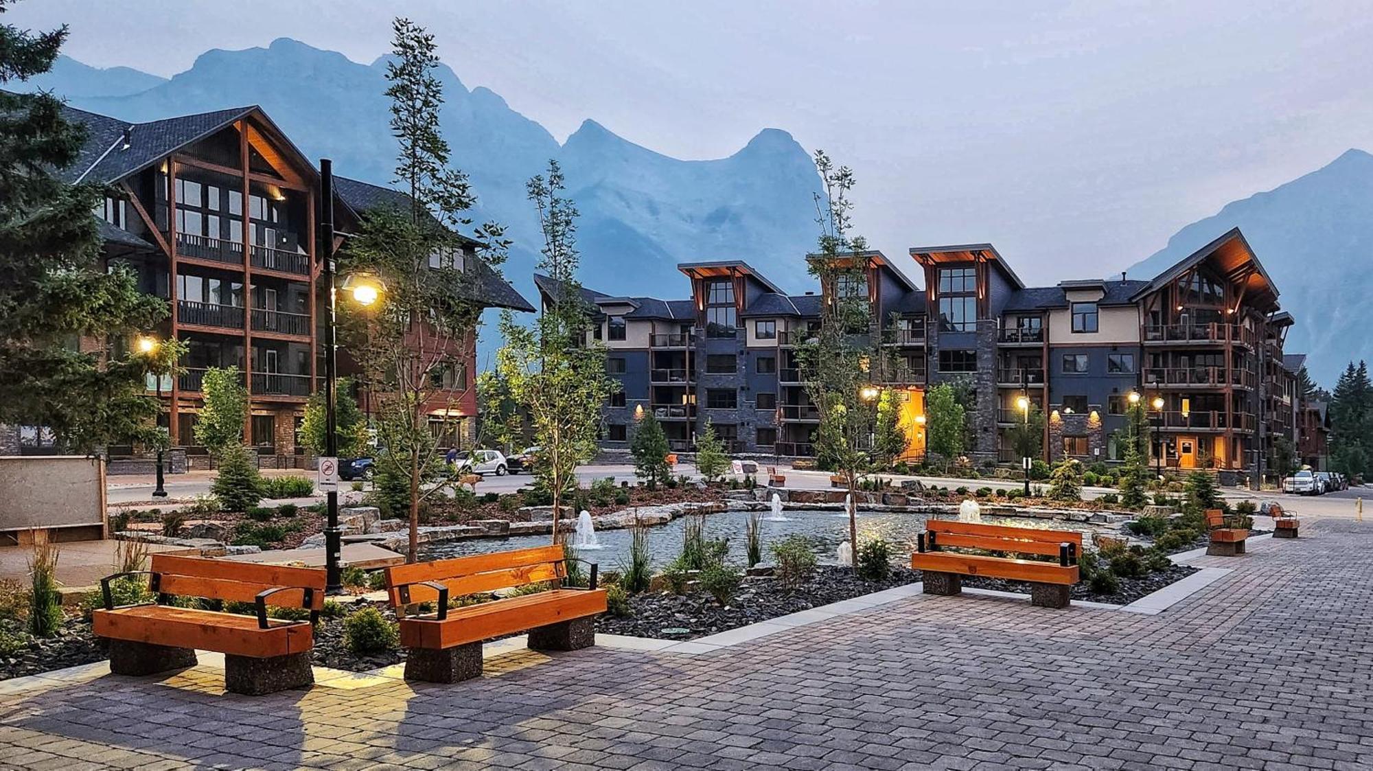 Luxurious Rundle Cliffs Lodge In Spring Creek Canmore Exterior foto